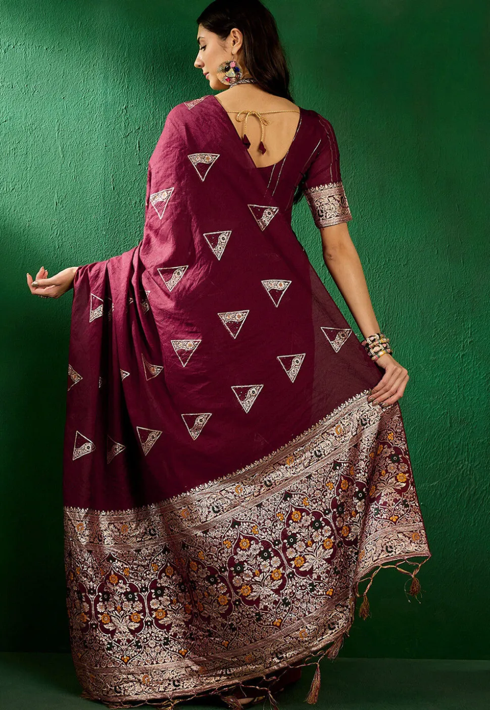 Woven Art Silk Saree in Maroon
