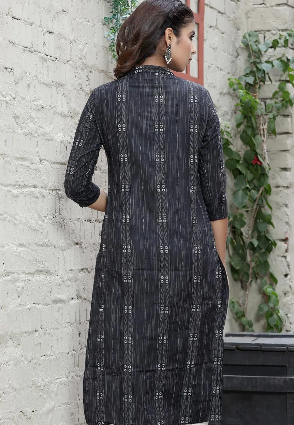 Woven Cotton Jacquard Straight Kurta in Charcoal Black