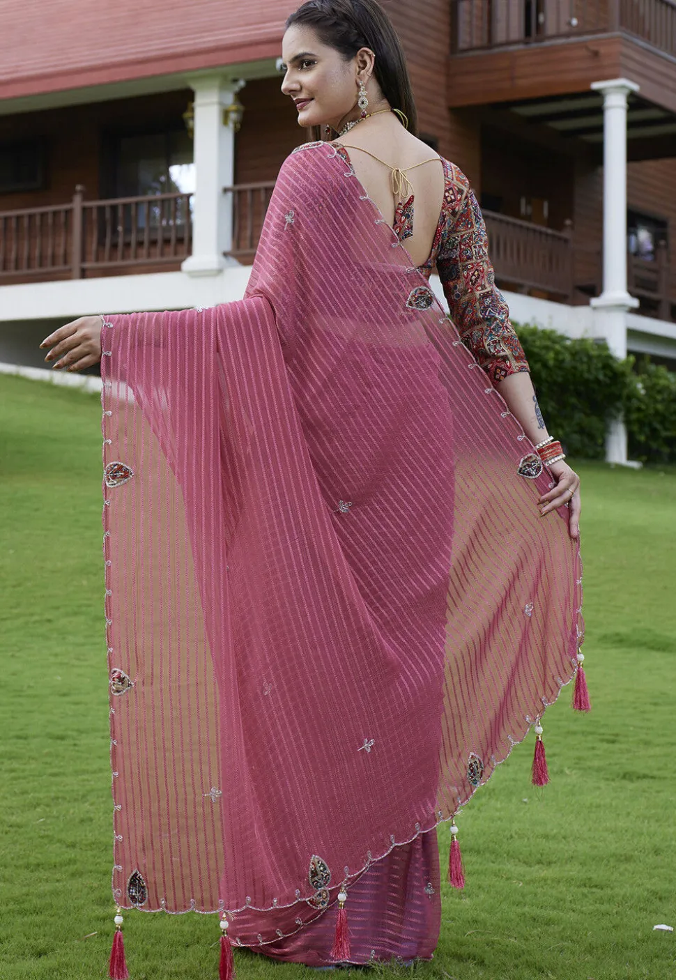 Woven Georgette Jacquard Scalloped Saree in Pink