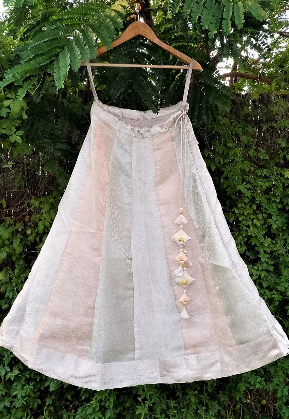 Woven Tissue Jacquard Panelled Skirt in Off White and Peach